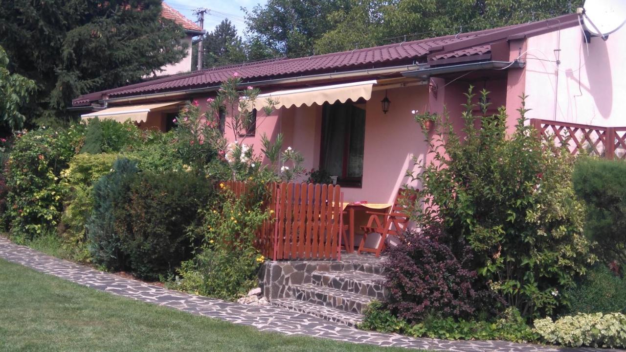 Bungalovy Natura Travnica Luaran gambar